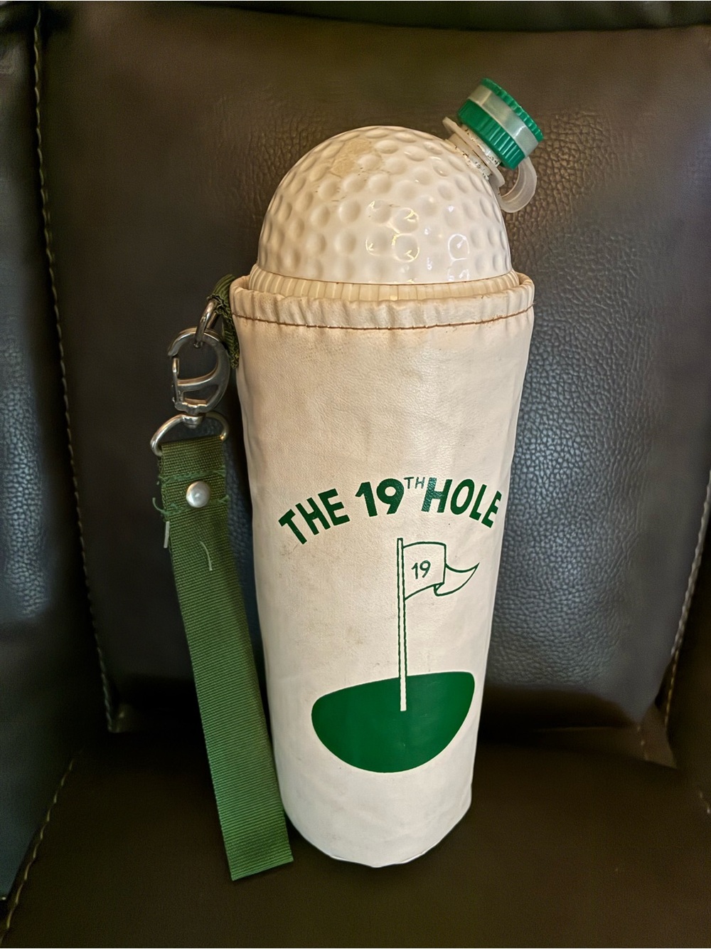 Vintage The 19th Hole Golf Bottle Carrier - White and Green
